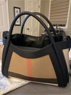 Structured Two-Tone Tote Bag in Beige with Black Trim